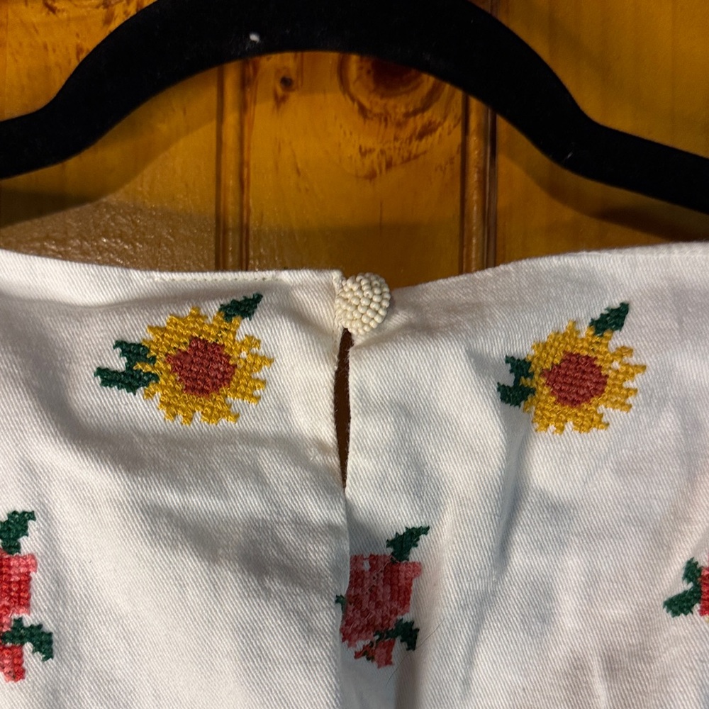 FARM Rio White Blouse with Embroidered Floral Print - Picture 8 of 8